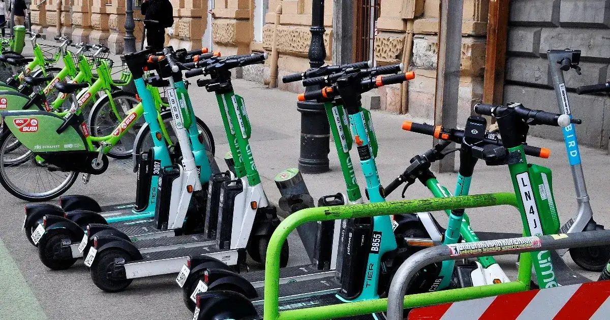 11 ezer forintos e-rollerek, amelyeken egy magyar állami cég is veszíthetett