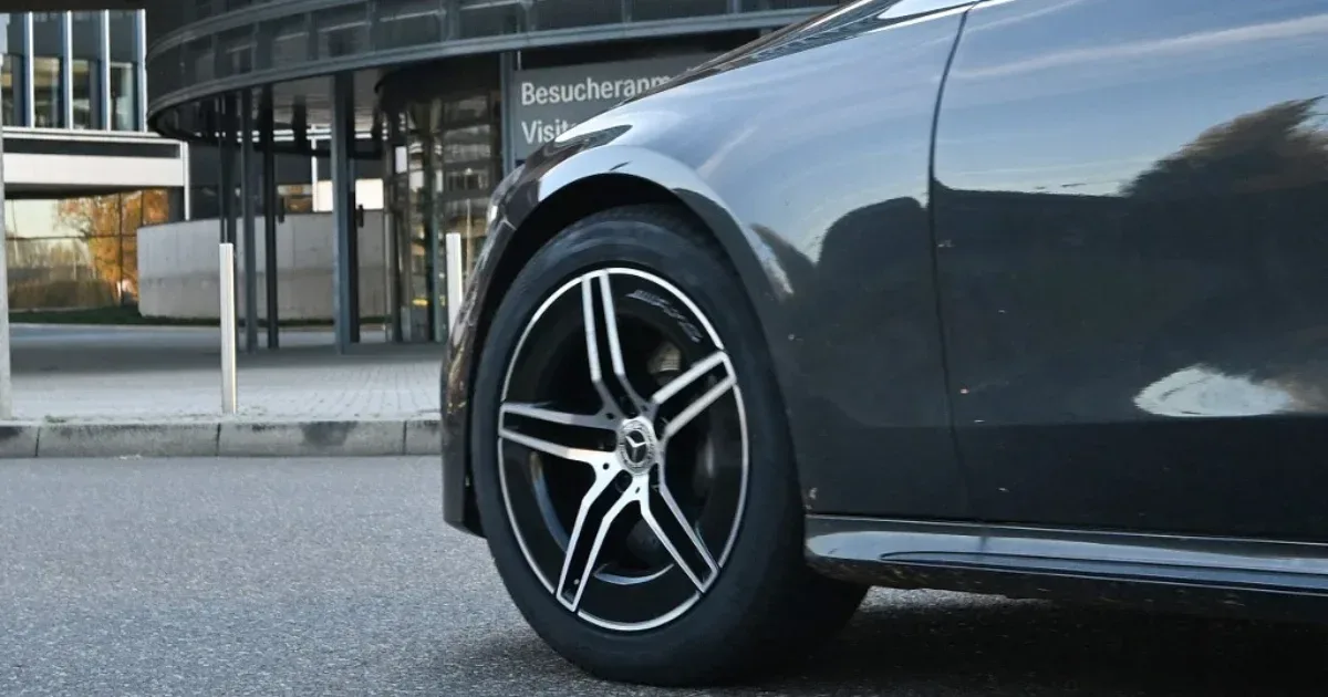 A Mercedes jelentősen csökkenti németországi munkaerőköltségeit