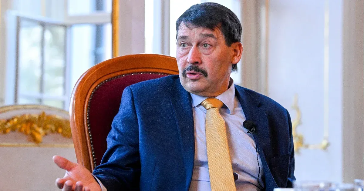 Áder János lánya diplomata-útlevéllel rendelkezett, kiállításait közpénzből finanszírozták