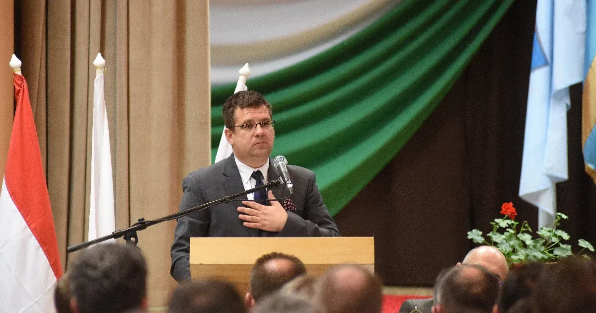 Botrányok sora után vihetik el a leggazdagabb képviselőt
