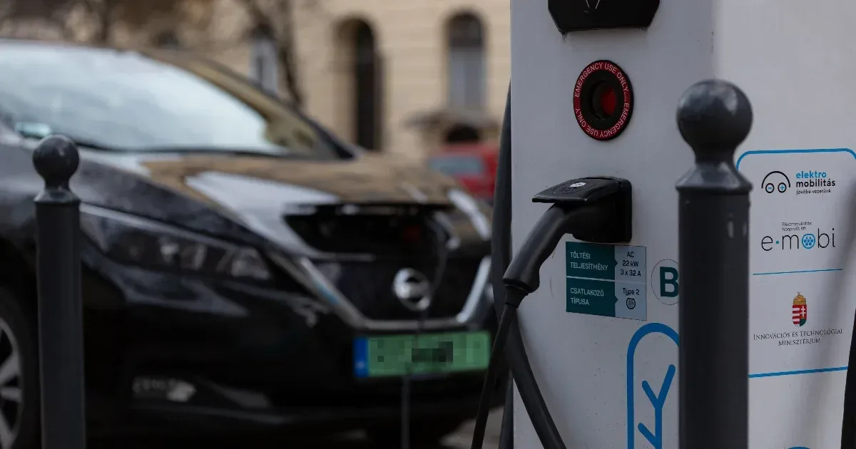 Egy évvel eltolta a budapesti közgyűlés a nehéz autók dupla parkolási díjának bevezetését