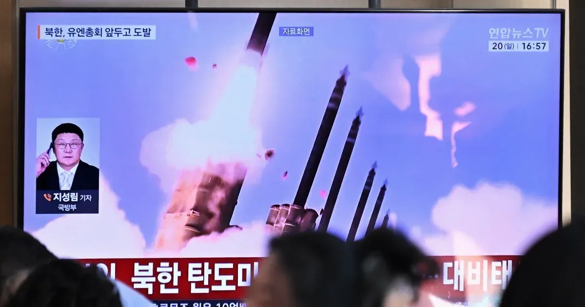 Észak-Korea három órán belül két ballisztikus rakétát lőtt ki vasárnap