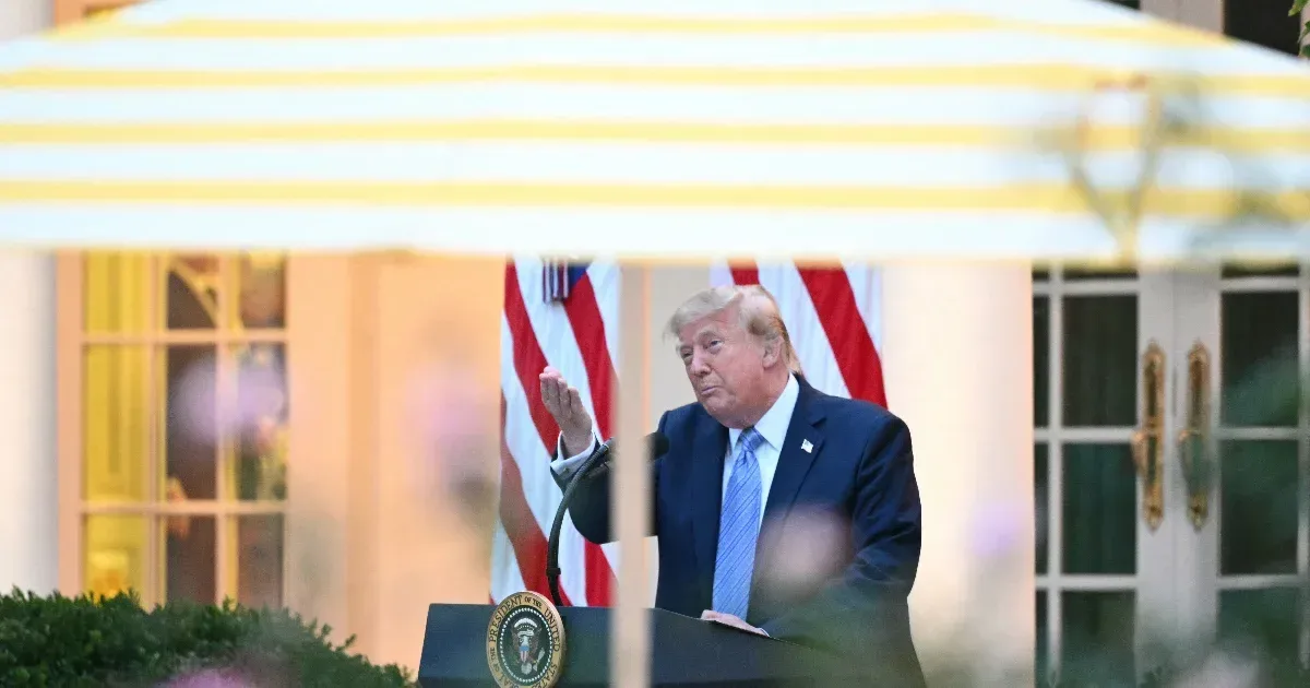 Fehér Ház kitiltotta a CNN, az MS NOW és a Politico újságíróit