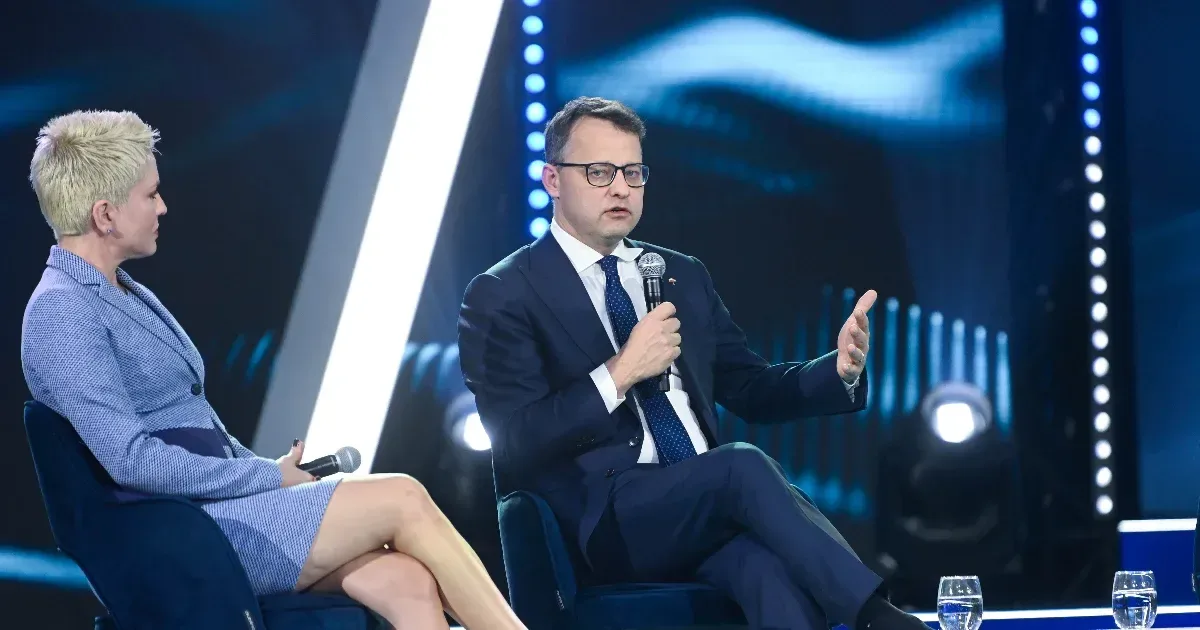 Fidesz reagált a házkutatásra, Romanowskit is megnevezve