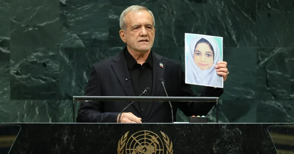 Irán elnöke az ENSZ-ben: Soha nem hajtjuk le a fejünket