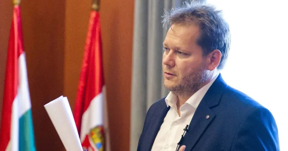 Kecskemét fideszes alpolgármestere szociális bérlakásban lakik többmilliós fizetés mellett
