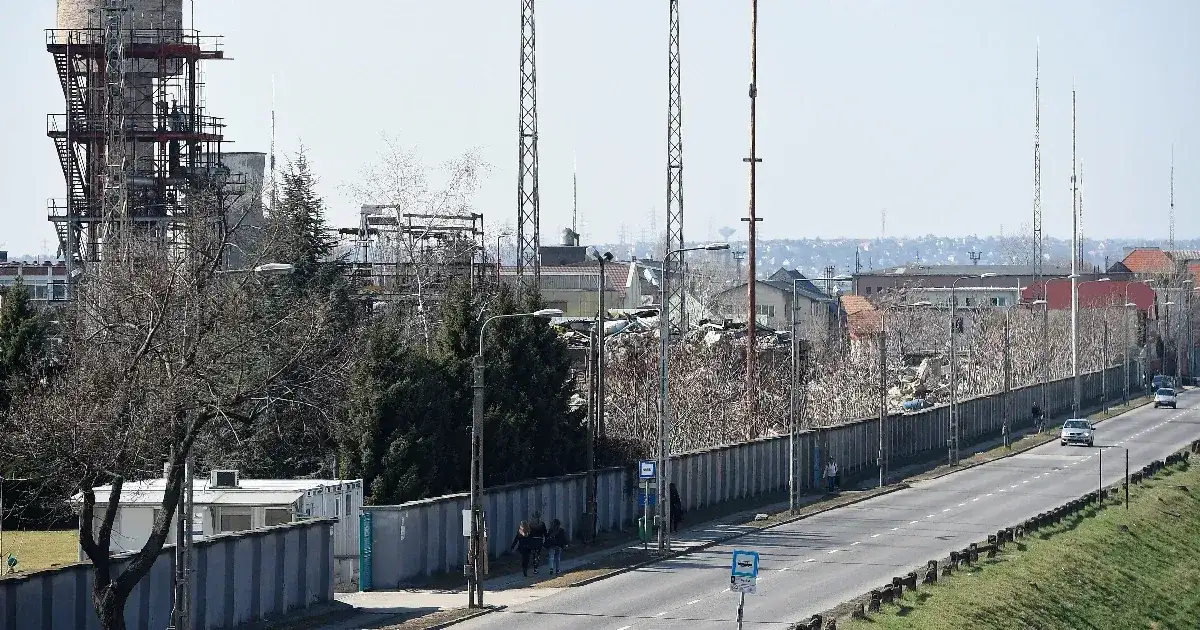 Klórgáz szivárgott egy Illatos úti vegyi üzemben, hat embert kórházba szállítottak