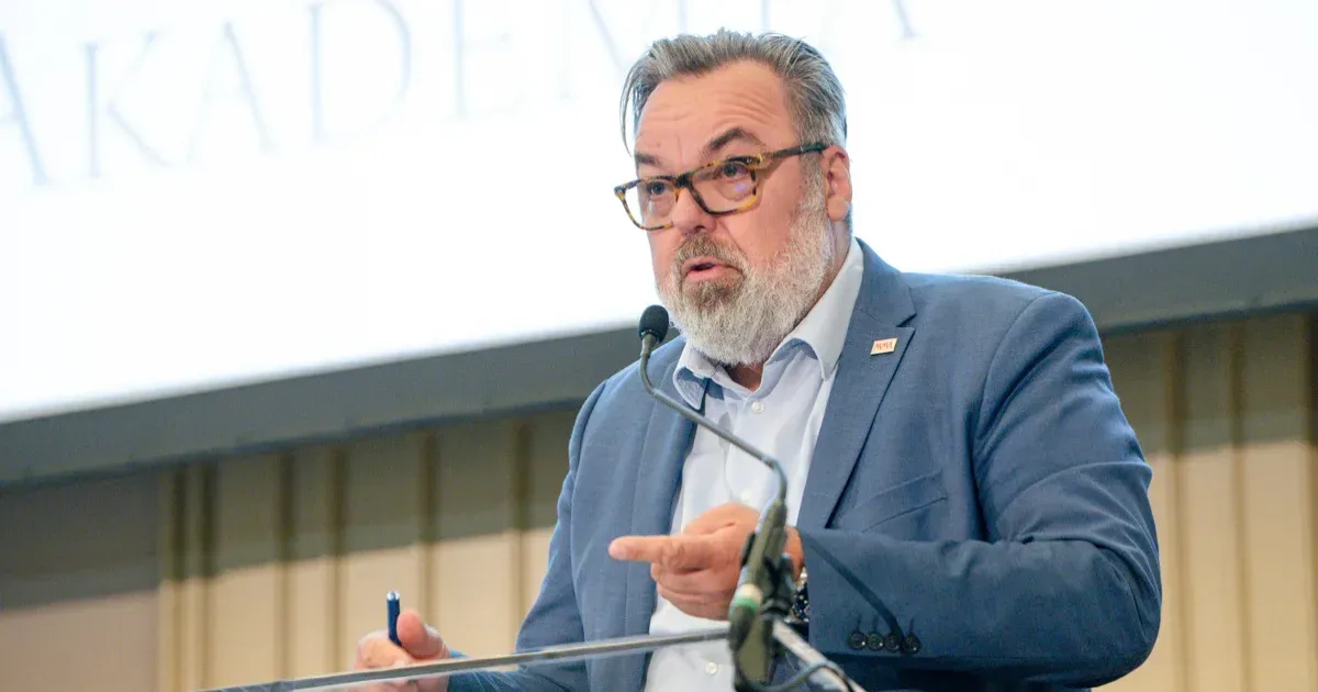 L. Simon László: A legnagyobb hiba lenne, ha a Libri állami kézben maradna