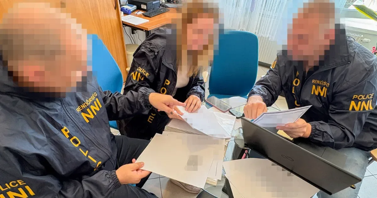 Laptopokról és mobilokról mentett adatokat a rendőrség az Országos Onkológiai Intézetben