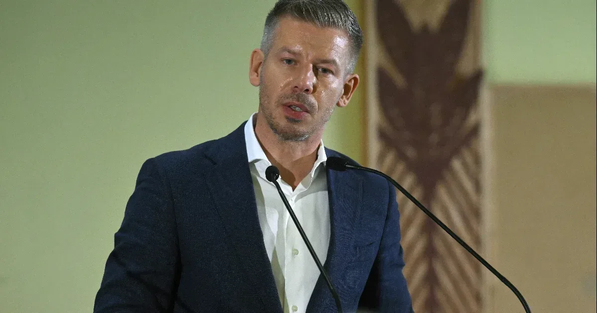 Magyar Péter: megváltoztatjuk az azonos nemű párok örökbefogadásáról szóló jogszabályt