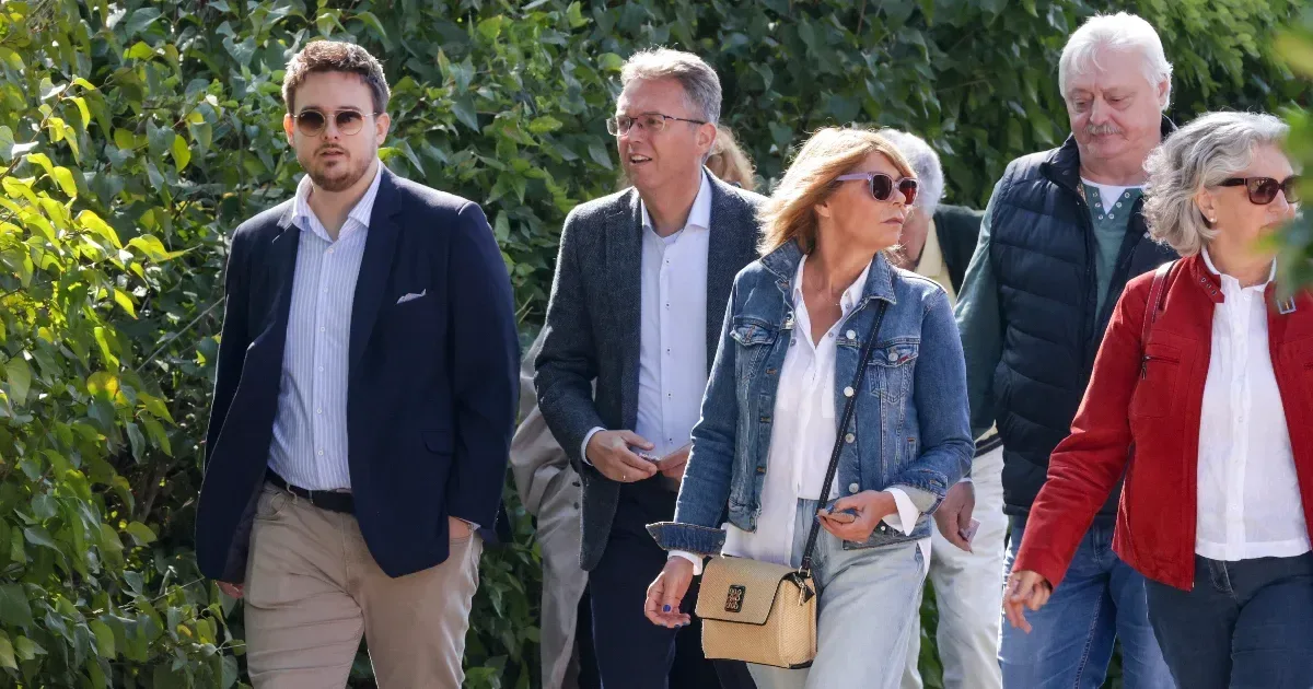 Megérkeztek a szokásos vendégek Kötcsére, Orbán csak beszéde előtt nem sokkal jön