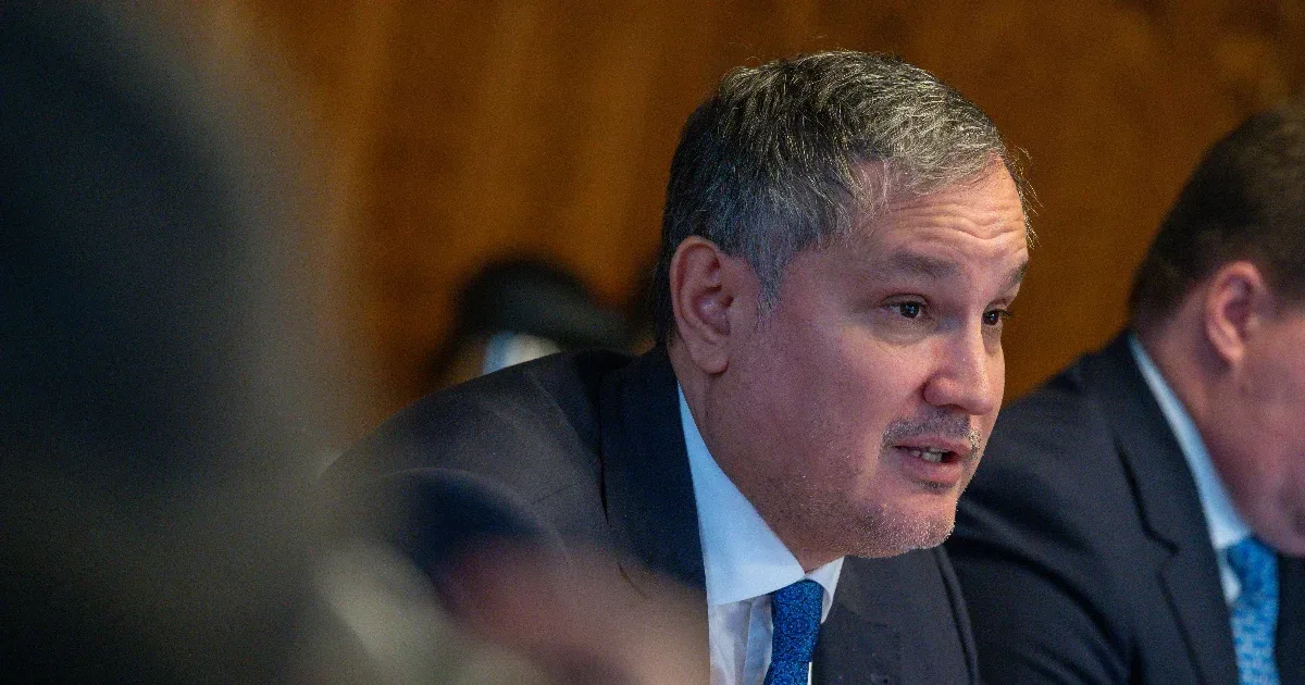 Nagy Márton titkárságvezetője nyelvvizsga nélkül kapott szingapúri diplomata állást