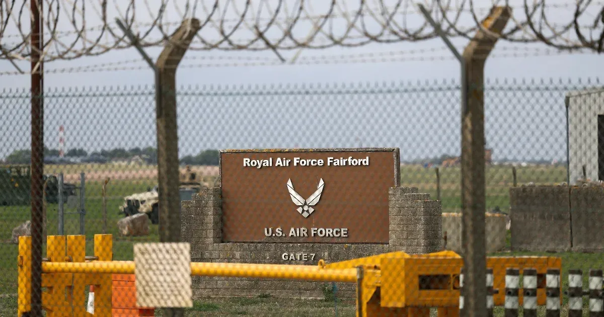 Robbantószer-keresés a brit Fairford bázisnál, evakuáltak egy közeli települést