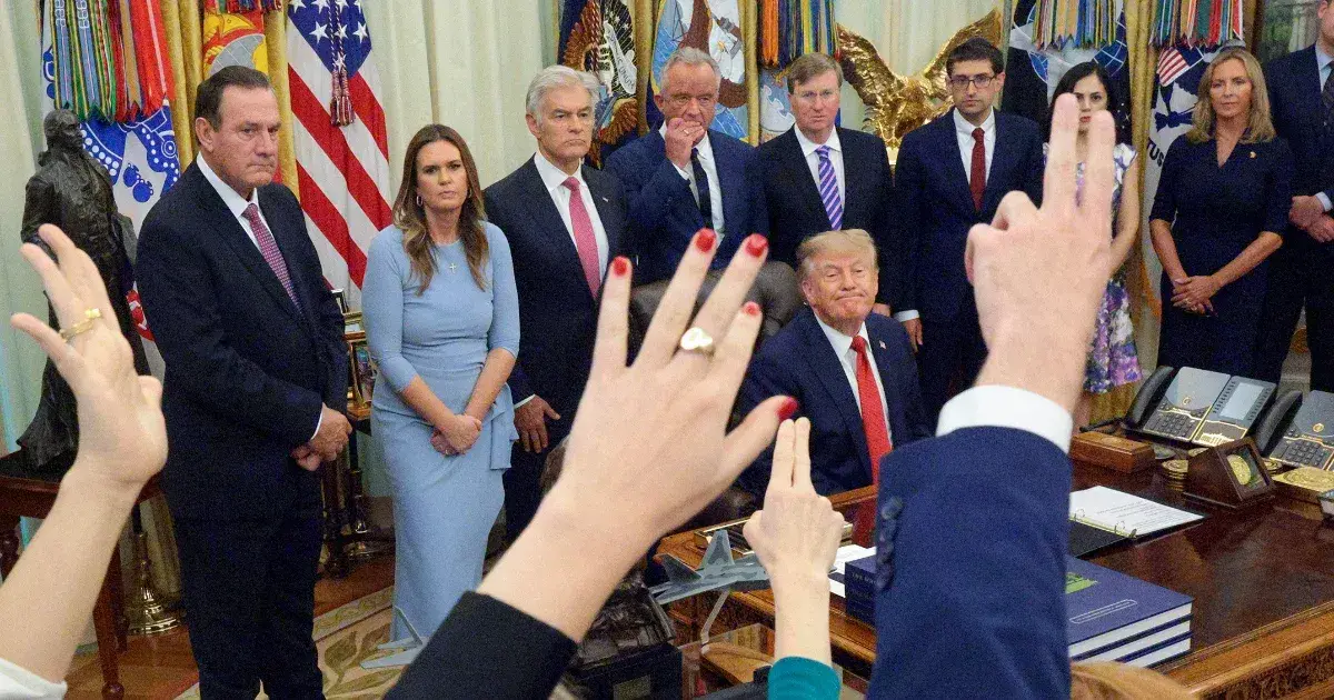 Trump két tévét és egy lapot kitiltott a Fehér Házból, a döntés visszaütött