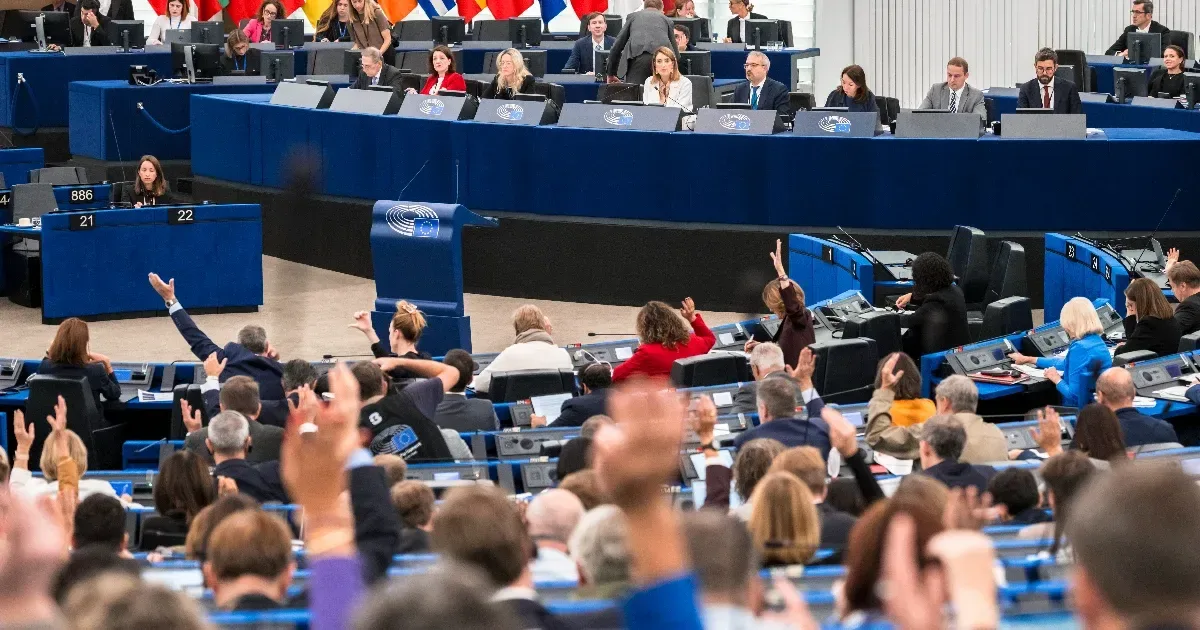 Az EP szigorú korrupcióellenes fellépést akar az uniós intézményeknél