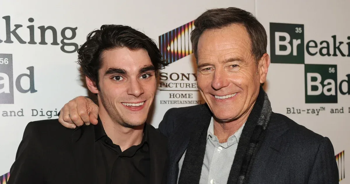 Bryan Cranston hosszú posztban búcsúzott az elhunyt RJ Mitte-től