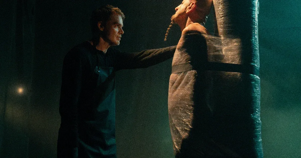 Dexter Morgan húsz éve fogva tart minket