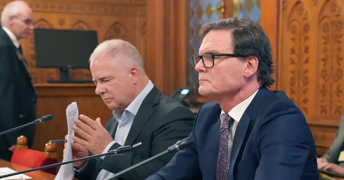 Elkezdődött Kósa Lajos és Bánki Erik meghallgatása az MNB-ügyben