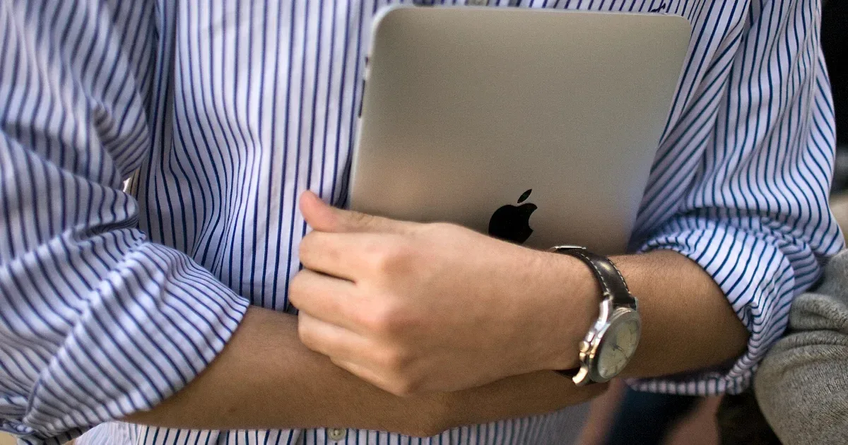Ellopott iPad buktatta le a 6-os villamos tolvaját