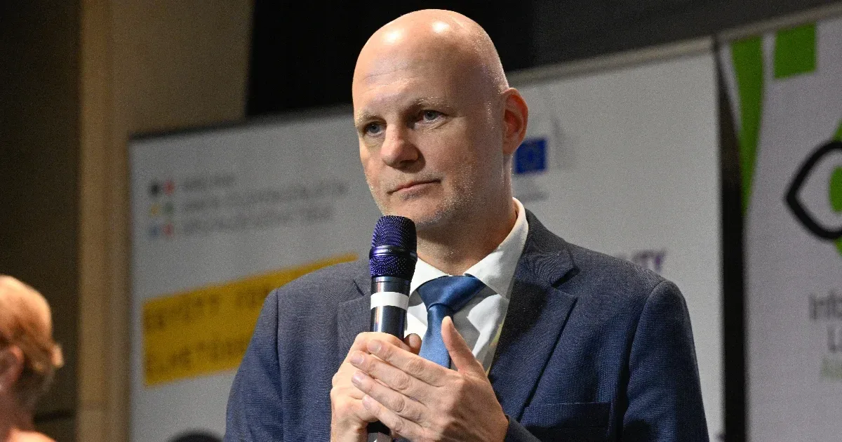 Feljelentés a minisztériumnál túlárazott szerződések és vitatható teljesítések miatt
