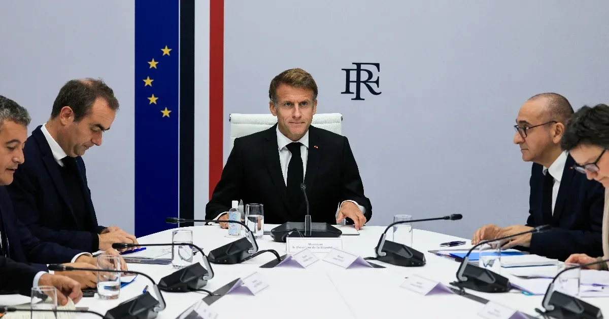 Francia belügyminiszter lemondana a zavargások után, Macron nem engedi