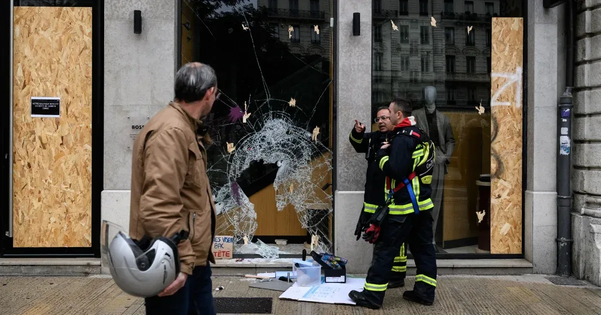 Francia zavargók ezerötszáz üzletet fosztottak ki