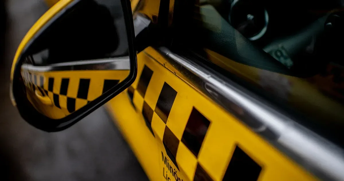 Furfangos taxis: plusz nullával csalta ki a többszörös viteldíjat