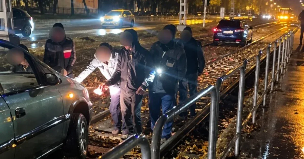 GPS miatt hajtottak sínekre Budapesten, későn vették észre a vágányt
