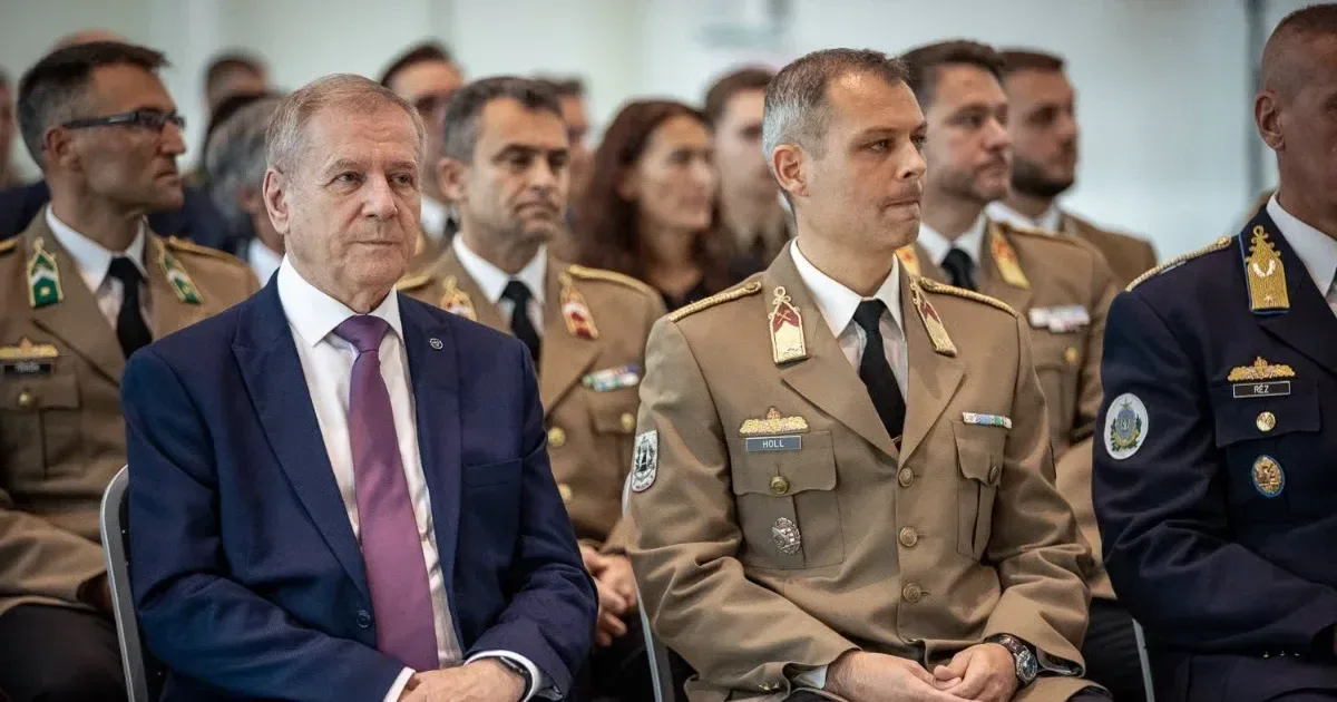 Hadházy kifogásolta a volt miniszter jelenlétét, Magyar Péter reagált