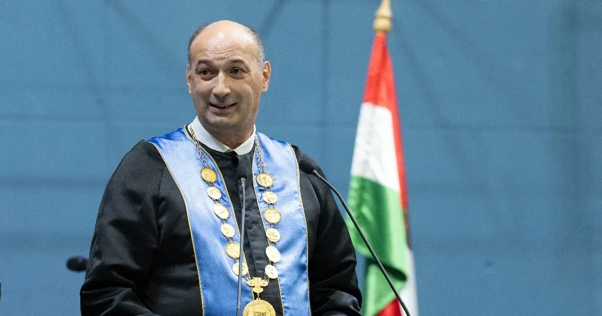 Ismét megválasztották a vezetőt egy újabb időszakra
