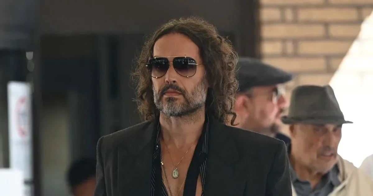 Korábbi kicsapongásaira hivatkozott a rendőrségen Russell Brand