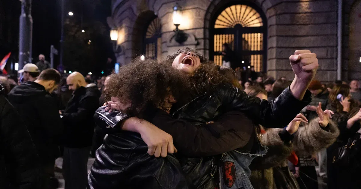 Lenyűgöző volt, ahogy mindenki az ablakba állt és kiabált, majd az utcára mentek