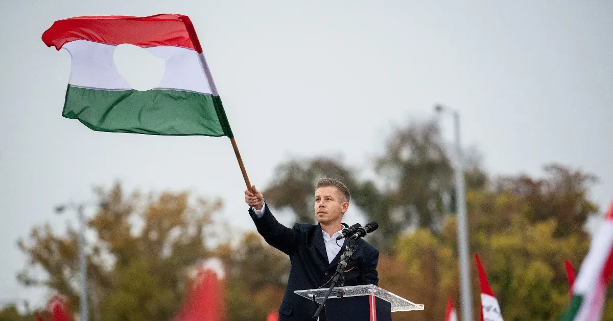 Október 23.: Magyar Péter a Kossuth téren, zászlómenet és gender