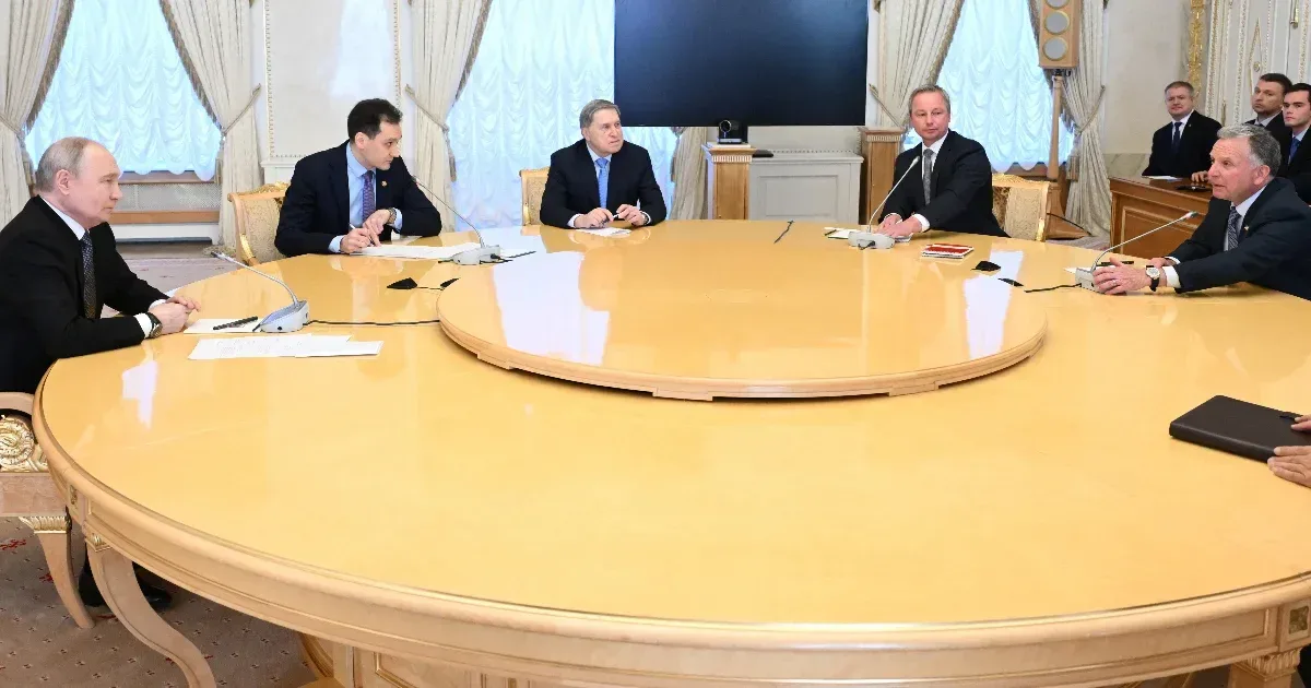 Putyin beleegyezett az ukrajnai háborút lezáró háromoldalú tárgyalások újraindításába