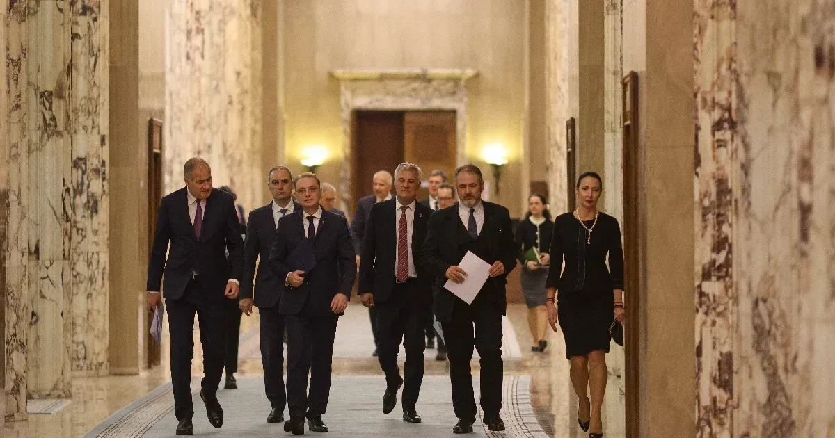 Románia politikai csapdája az új kabinettel sem oldódott meg: a szélsőjobb ugrásra kész