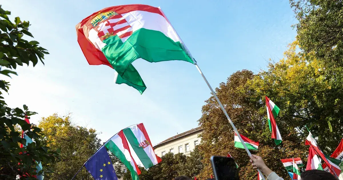 Tisza 55, Fidesz 21 százalékon a népszerűségi versenyben