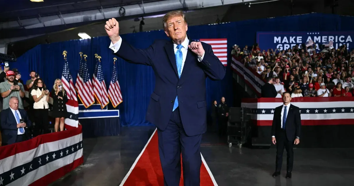 Trump azt mondta egy kampánygyűlésen, hogy Irán pusztítsa el Los Angelest vagy San Diegót