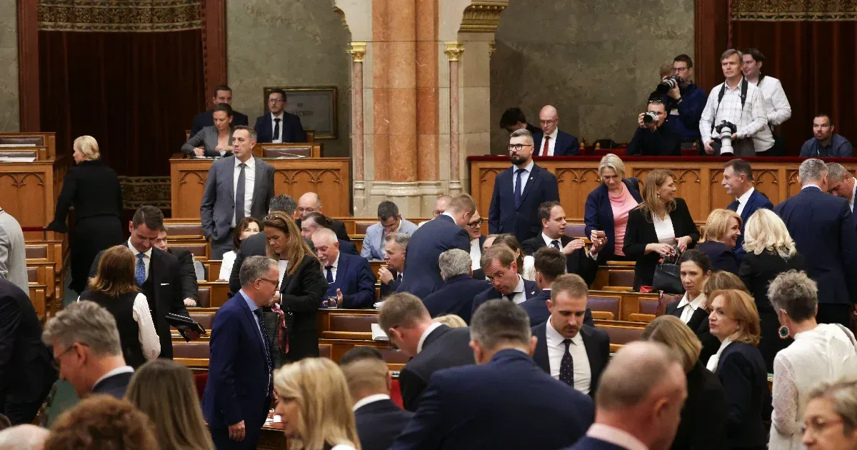 Ülésezik a parlament, gyermekvédelem és kötelező orvoskamarai tagság a napirenden