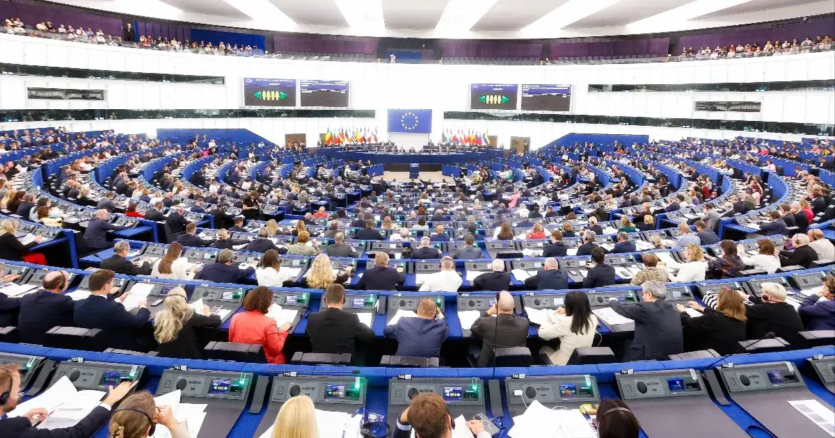 Uniós fellépést sürgetnek a munkahelyi stressz és kiégés ellen az EP-képviselők
