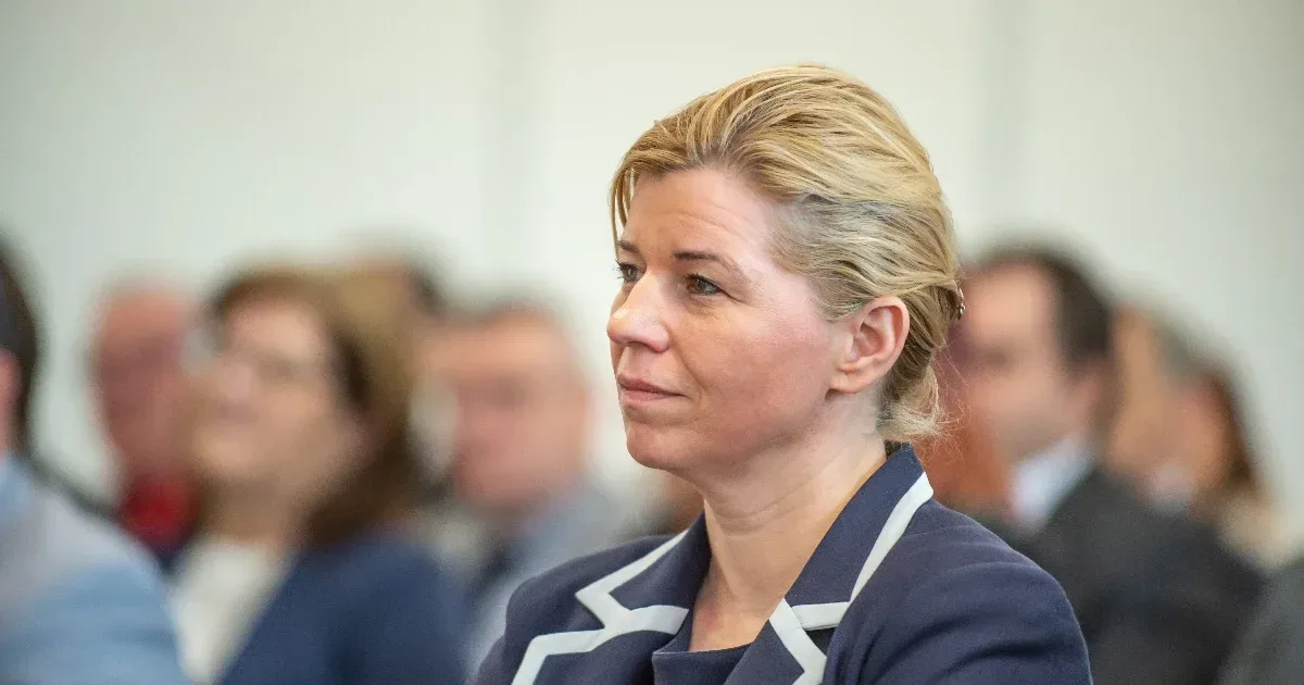 Varga-Bajusz Veronika börtönből üzent: politikusokra akarják vallatni