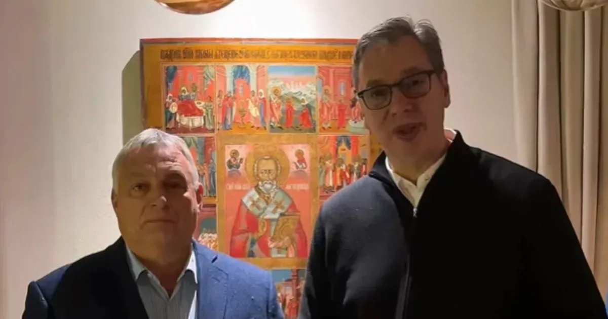Vučić a baráti kapcsolatokról beszélt, amikor apja házában fogadta Orbánt